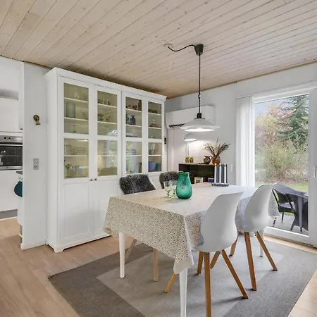 Vakantiehuis Beautiful In With Kitchen Ansager